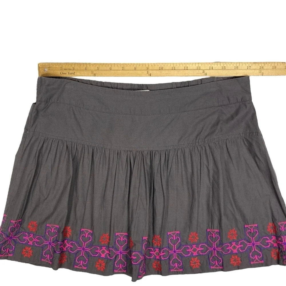 American Eagle Embroidered Hem Tiered Mini Skirt Womens L Gray Pink Y2K Summer
